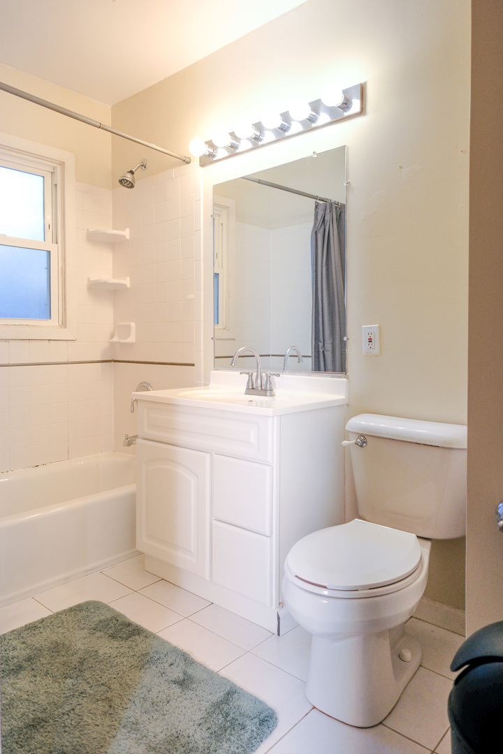 S586 East Street Winfield, IL 60190 - Photo 27 of 29 a bathroom with a sink a toilet a mirror and bathtub