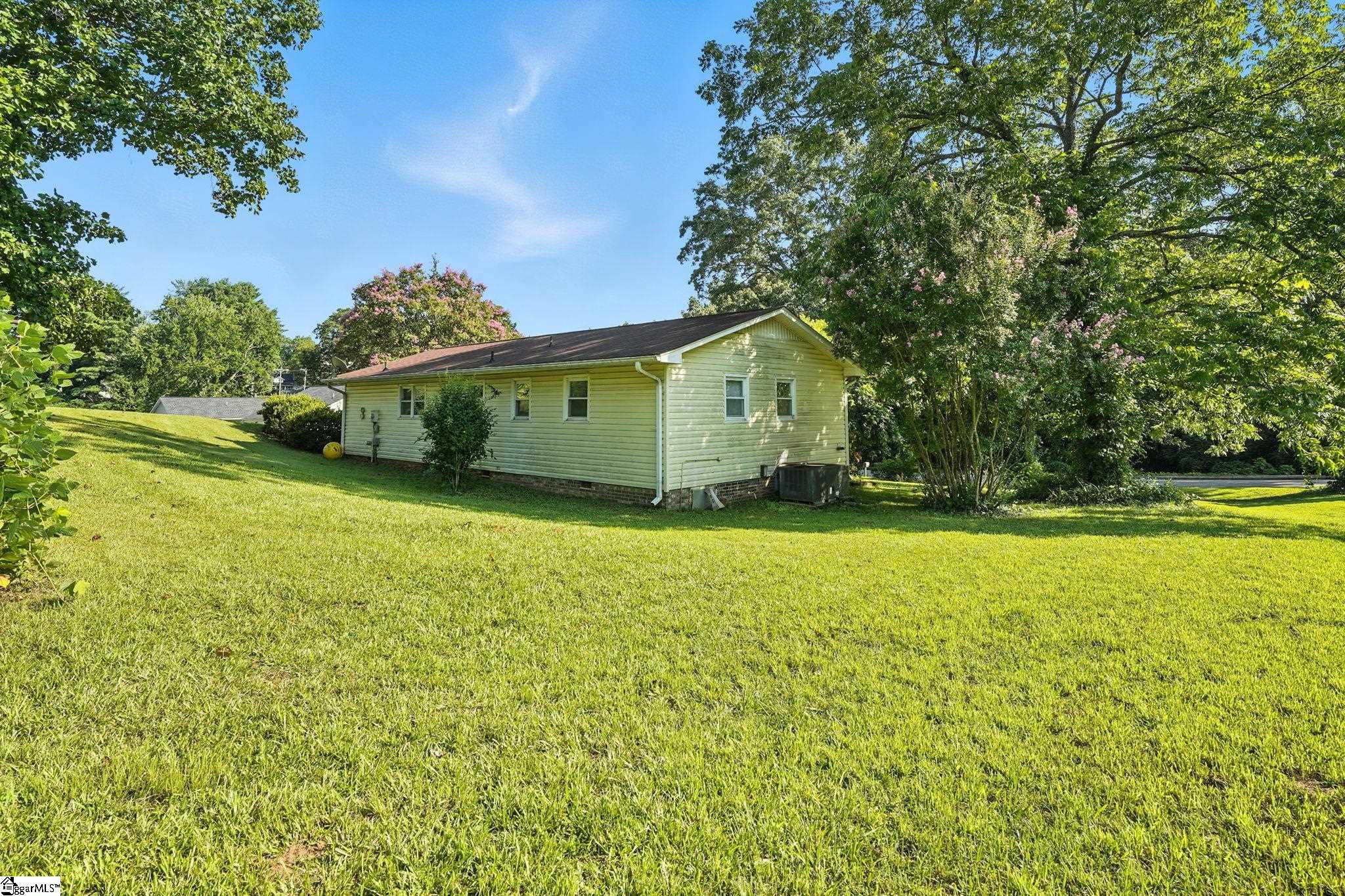 210 North Randolph Avenue Landrum, SC 29356 - Photo 3 of 25