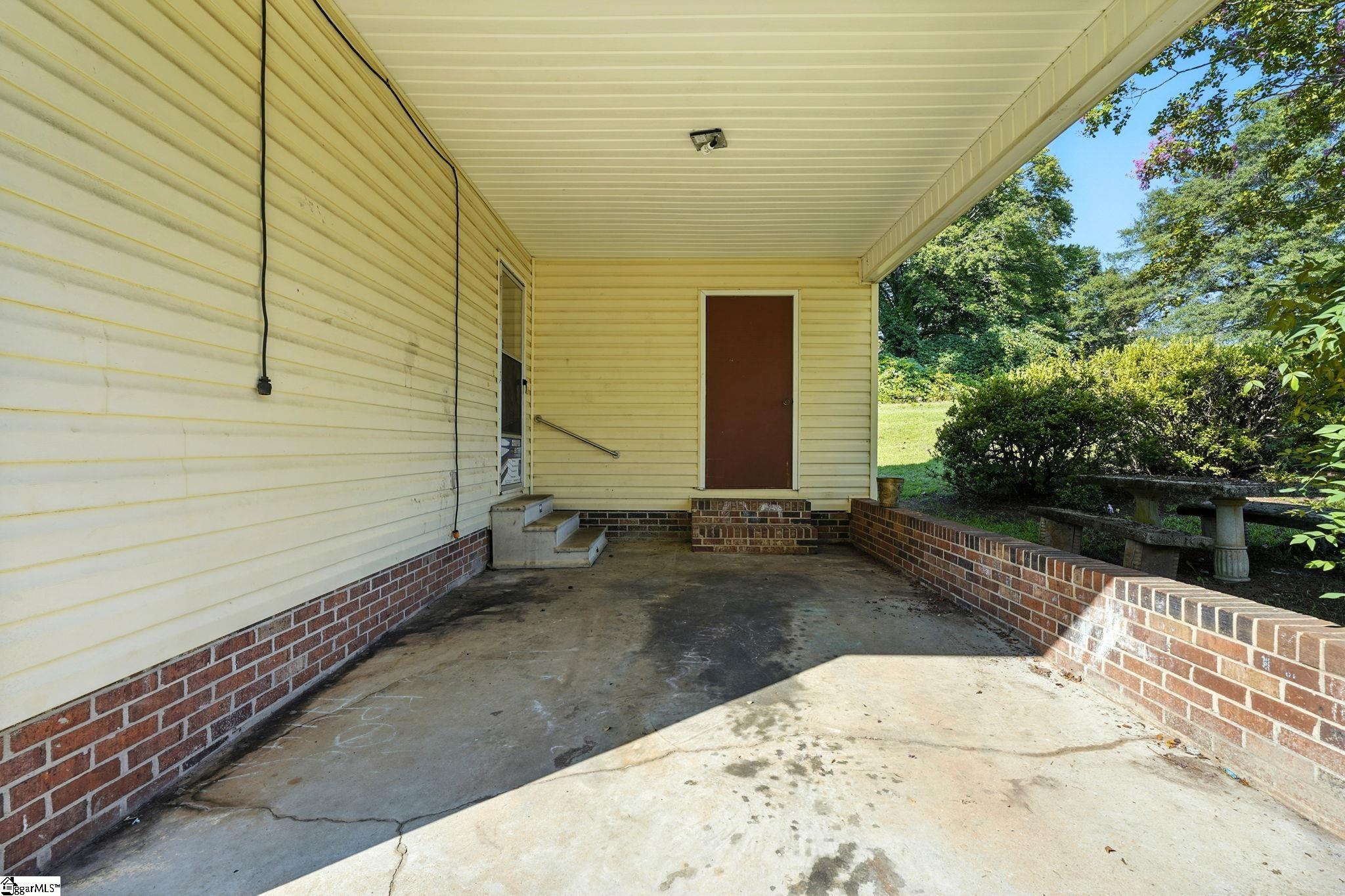 210 North Randolph Avenue Landrum, SC 29356 - Photo 7 of 25