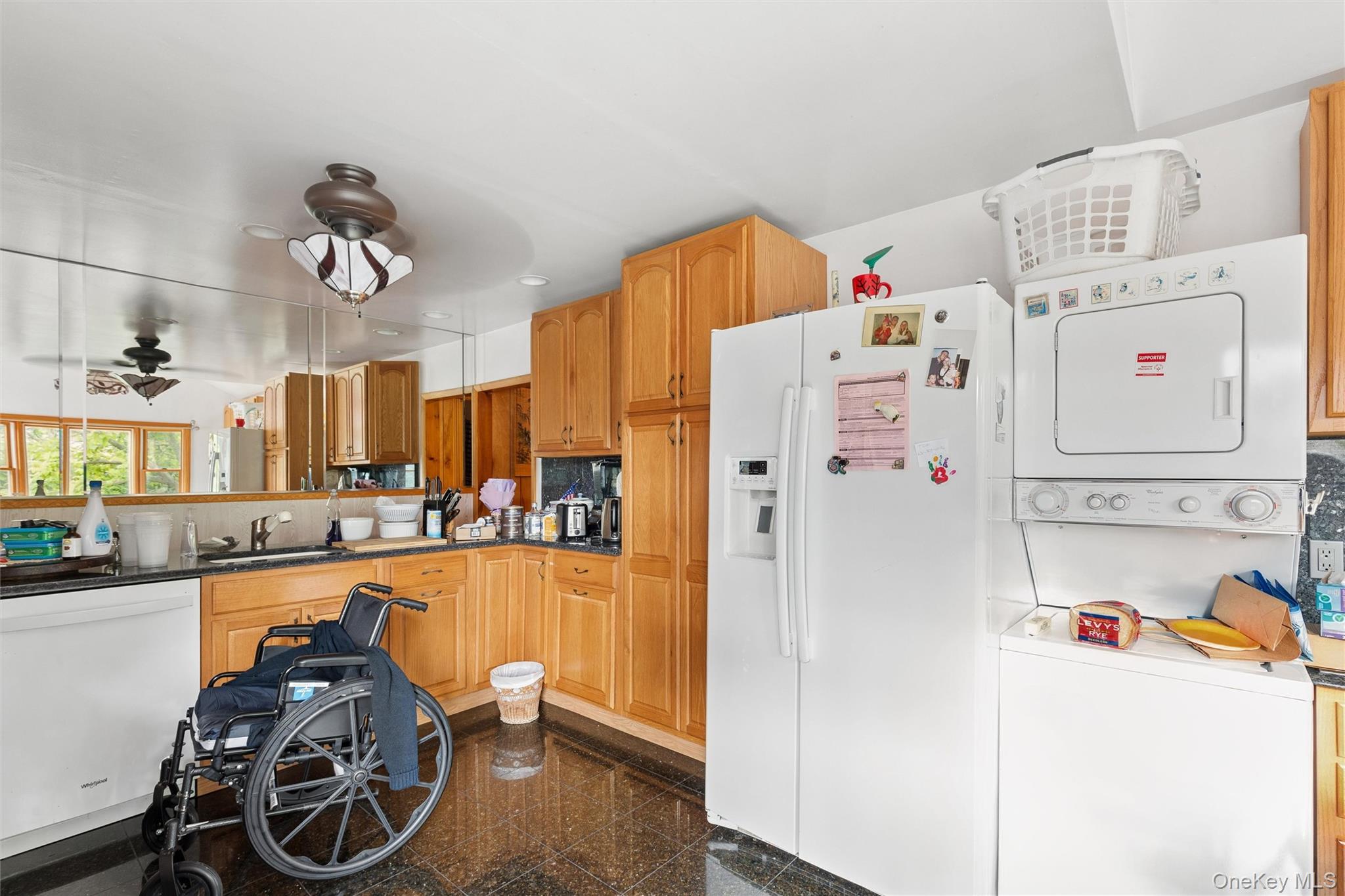 86 Log Road Patchogue, NY 11772 - Photo 16 of 26 Gallery Image 16