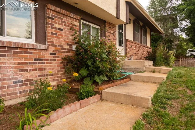 $425,000 | 5210 Alteza Drive, Colorado Springs, CO 80917