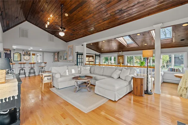 $1,000,000 | 66 Essex Manor Lane, North Kingstown, RI 02874