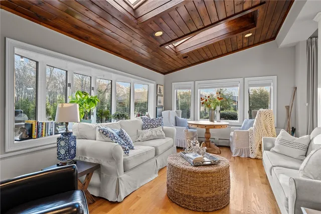 $1,000,000 | 66 Essex Manor Lane, North Kingstown, RI 02874