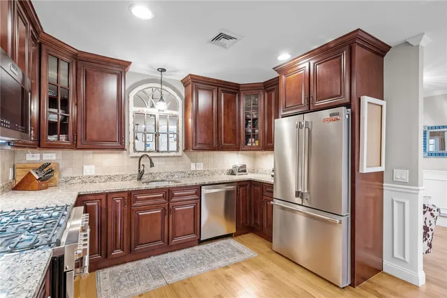 $1,000,000 | 66 Essex Manor Lane, North Kingstown, RI 02874