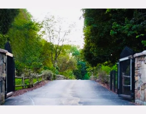 $1,000,000 | 66 Essex Manor Lane, North Kingstown, RI 02874