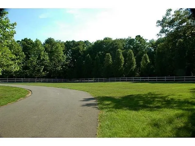 $1,000,000 | 66 Essex Manor Lane, North Kingstown, RI 02874