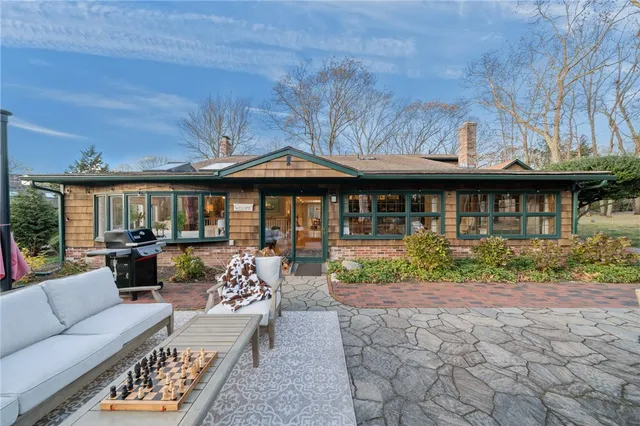 $1,000,000 | 66 Essex Manor Lane, North Kingstown, RI 02874