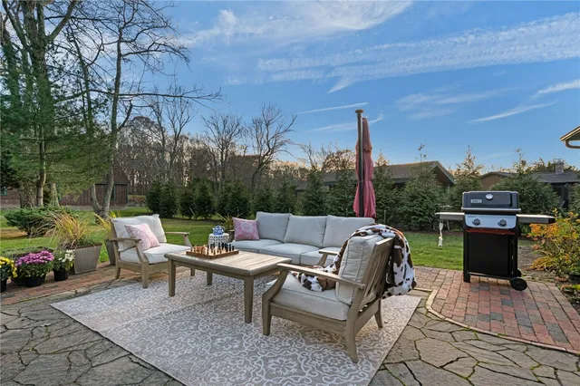 $1,000,000 | 66 Essex Manor Lane, North Kingstown, RI 02874