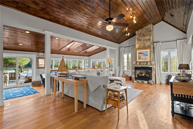 $1,000,000 | 66 Essex Manor Lane, North Kingstown, RI 02874