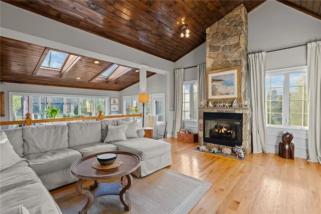 $1,000,000 | 66 Essex Manor Lane, North Kingstown, RI 02874