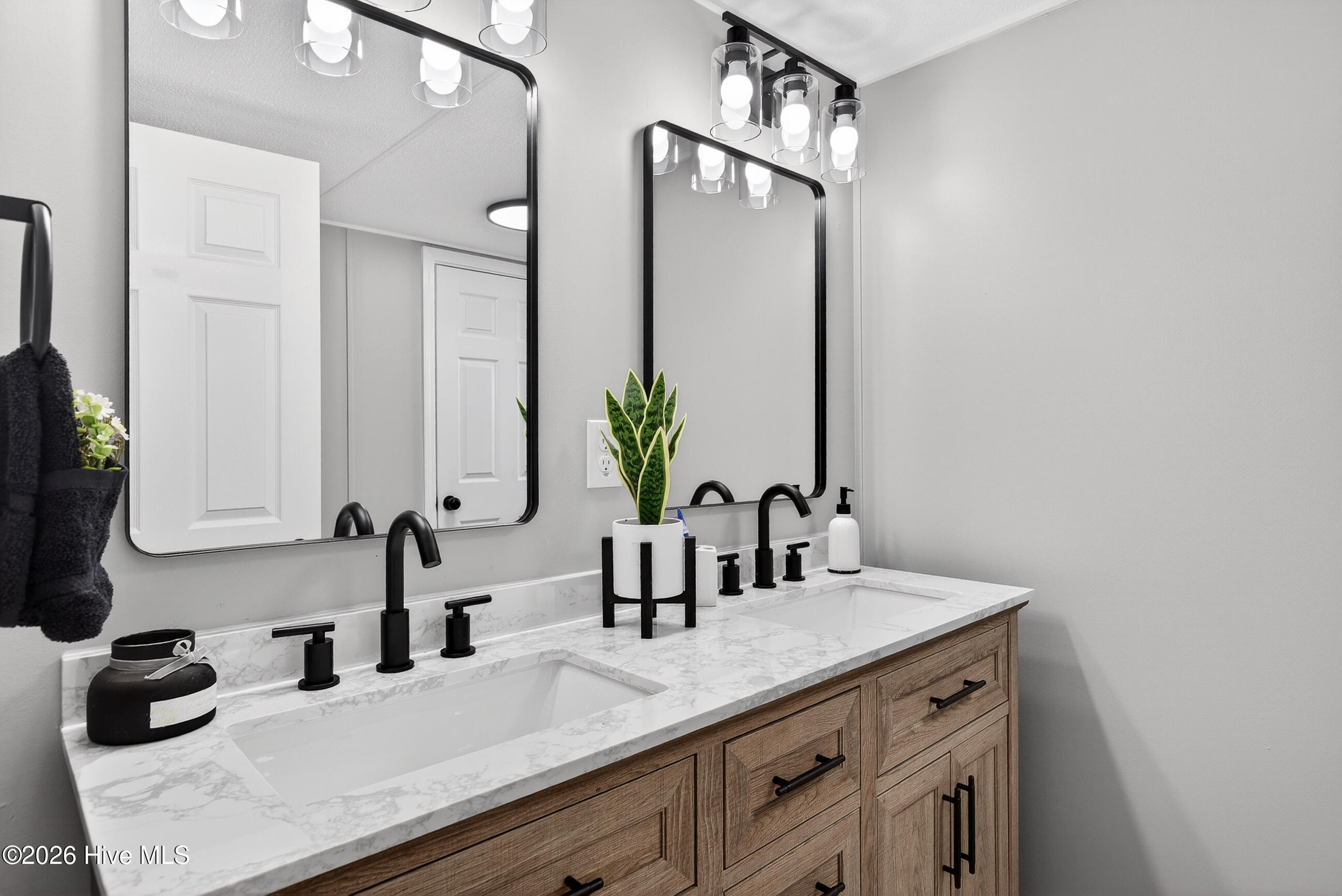 335 Queens Haven Road Hubert, NC 28539 - Photo 26 of 45 Primary Bath