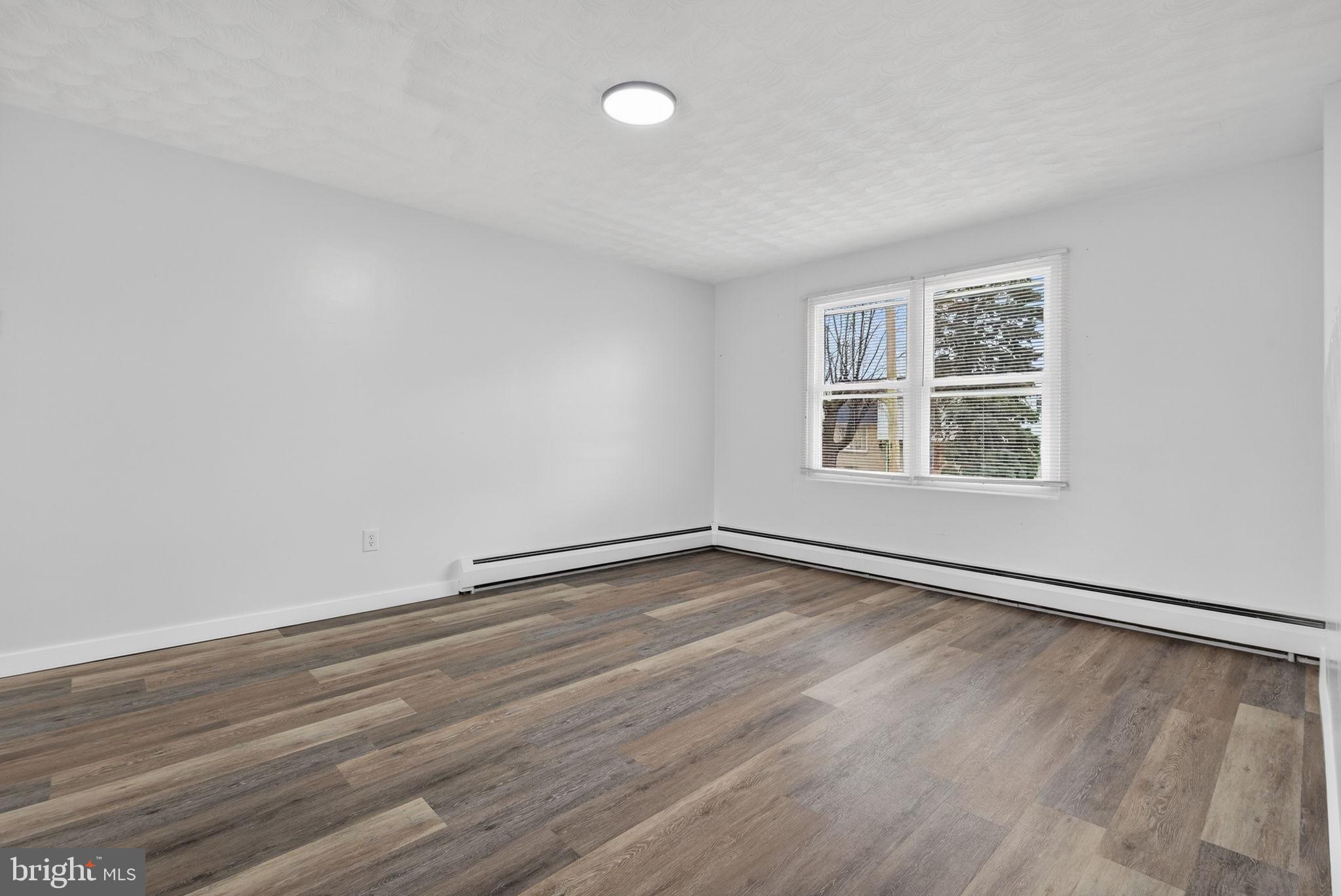 987 Marbrook Lane York, PA 17404 - Photo 4 of 39