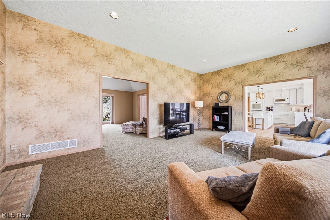 471 Medway Road Highland Heights, OH 44143 - Photo 11 of 50 Open Concept To Living Room