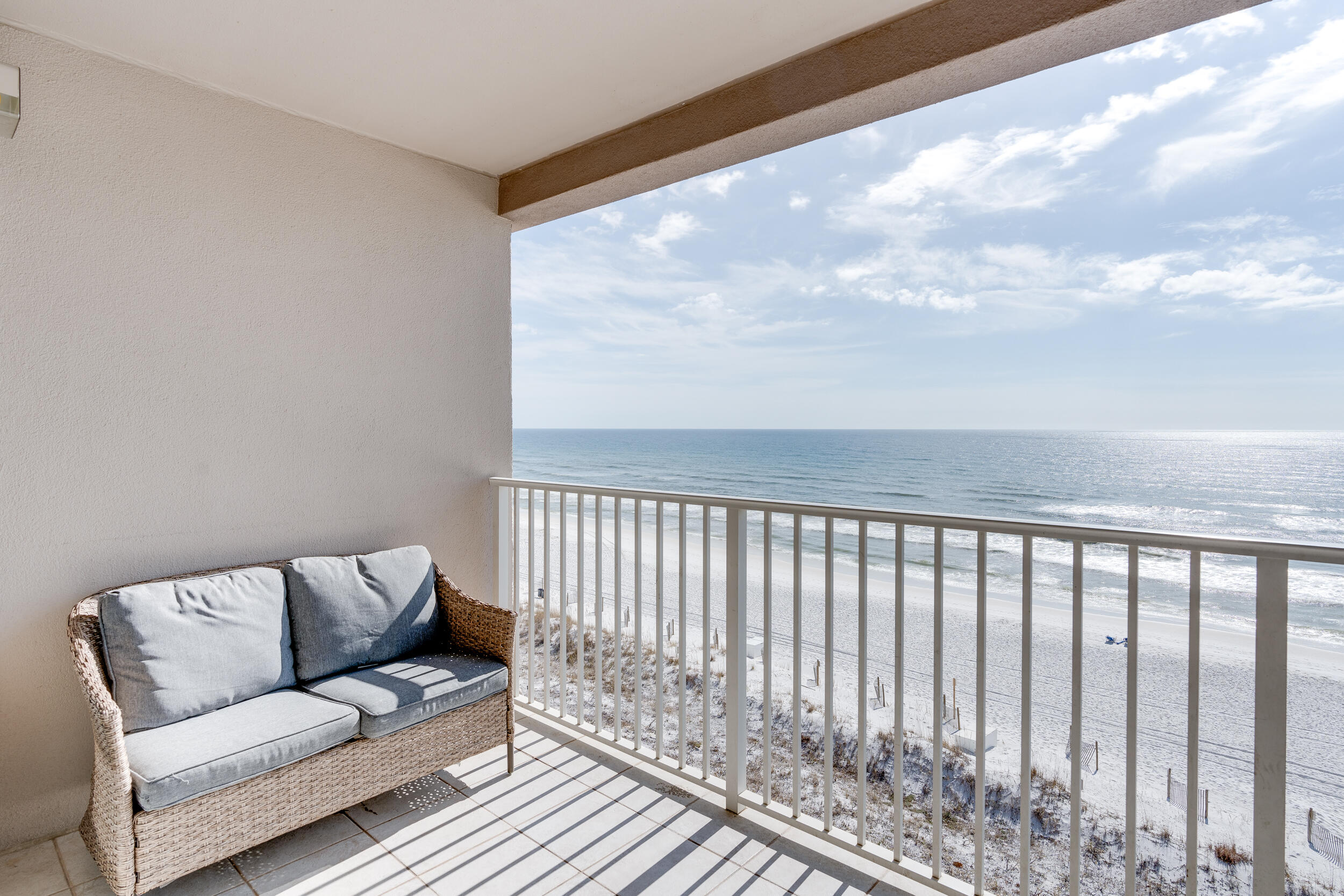 520 Santa Rosa Boulevard, Unit 705 Fort Walton Beach, FL 32548 - Photo 21 of 36 a living room with furniture