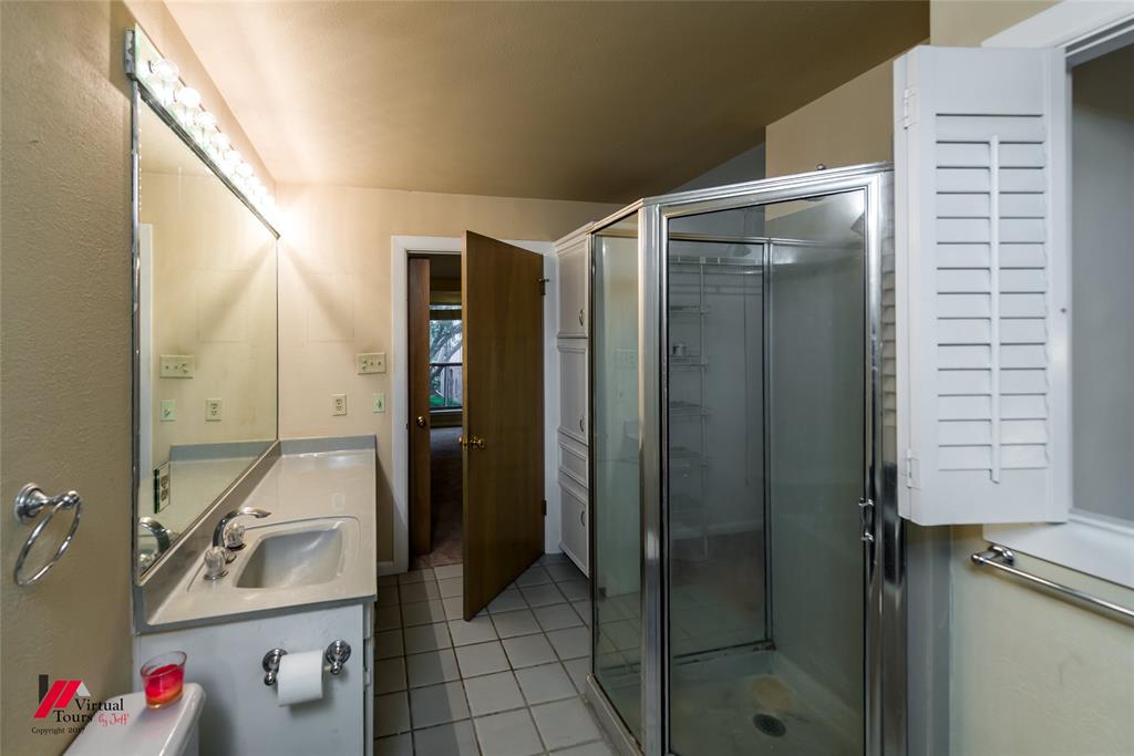 300 Pierremont Road, Unit 40 Shreveport, LA 71106 - Photo 31 of 34 Walk-in closet located featuring wire shelving and hanging rods, recessed ceiling light