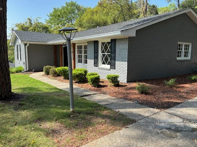 a view of a house with backyard and porch