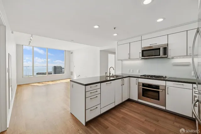 $6,699 | 301 Main Street, Unit 25E, San Francisco, CA 94105