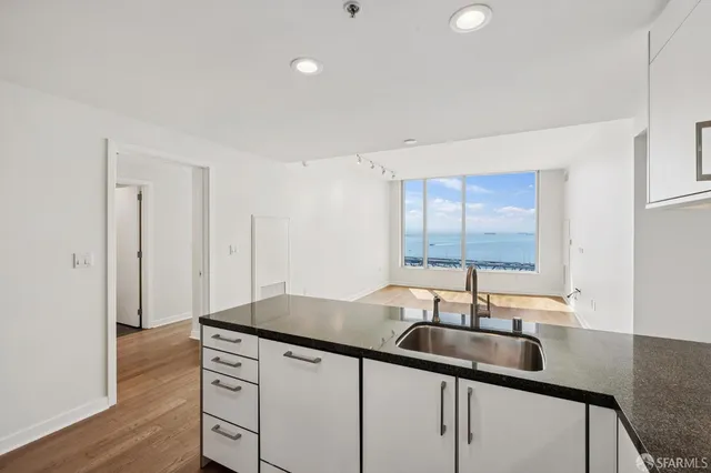 $6,699 | 301 Main Street, Unit 25E, San Francisco, CA 94105