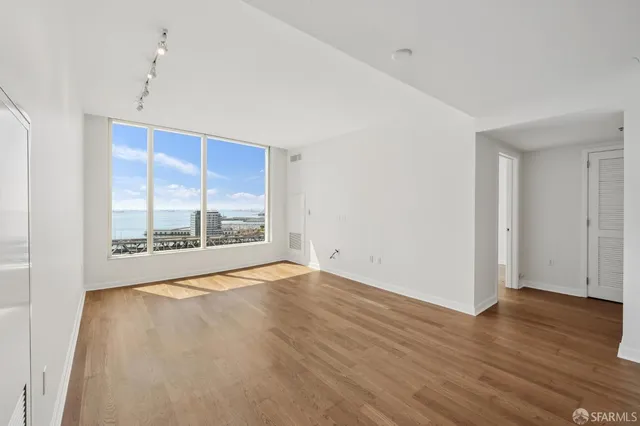 $6,699 | 301 Main Street, Unit 25E, San Francisco, CA 94105