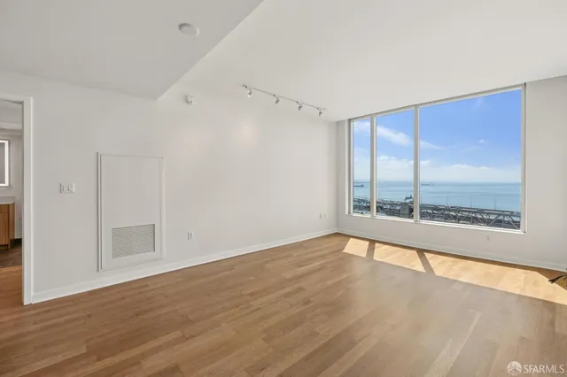 $6,699 | 301 Main Street, Unit 25E, San Francisco, CA 94105