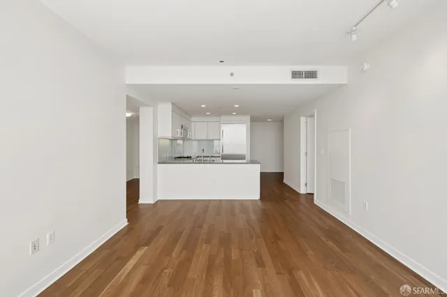 $6,699 | 301 Main Street, Unit 25E, San Francisco, CA 94105