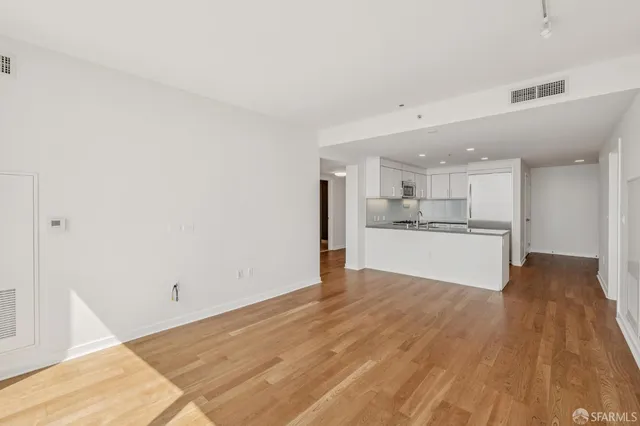 $6,699 | 301 Main Street, Unit 25E, San Francisco, CA 94105