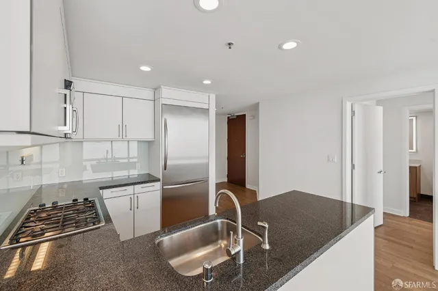$6,699 | 301 Main Street, Unit 25E, San Francisco, CA 94105