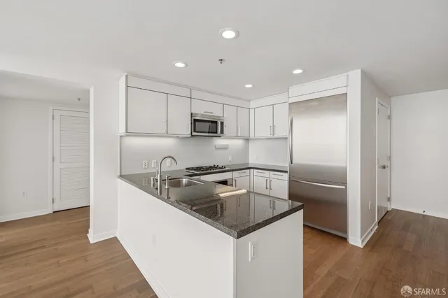$6,699 | 301 Main Street, Unit 25E, San Francisco, CA 94105