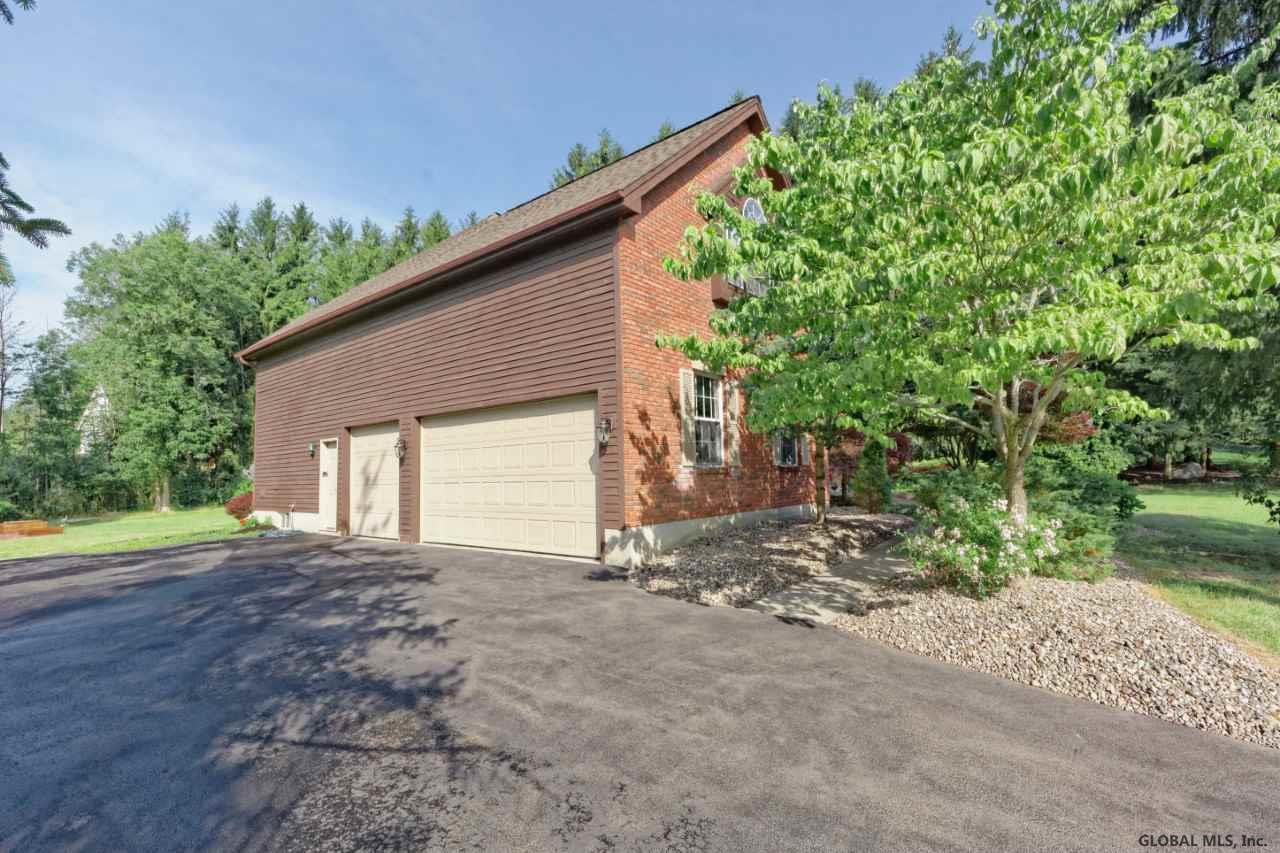 1022 Lamplighter Road Niskayuna, NY 12309 - Photo 11 of 65 Photo 11