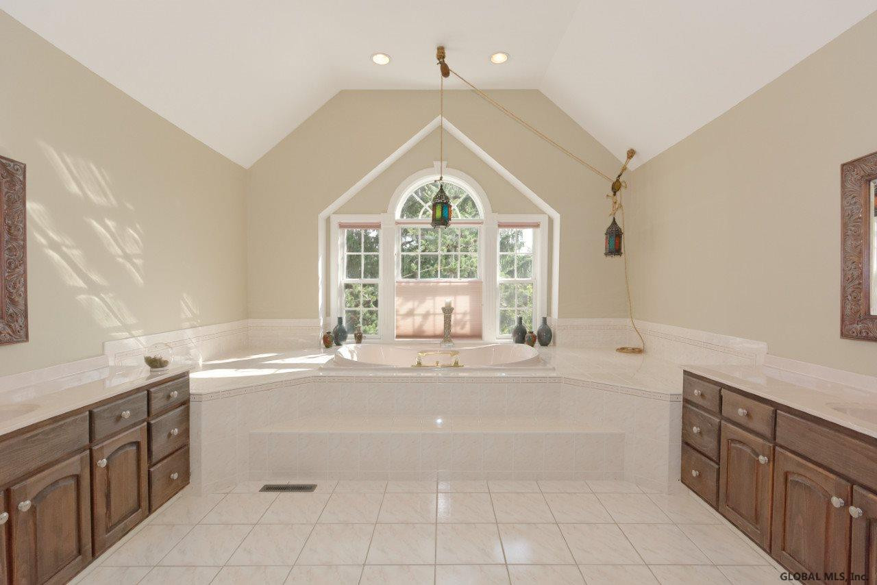 1022 Lamplighter Road Niskayuna, NY 12309 - Photo 6 of 65 Photo 6