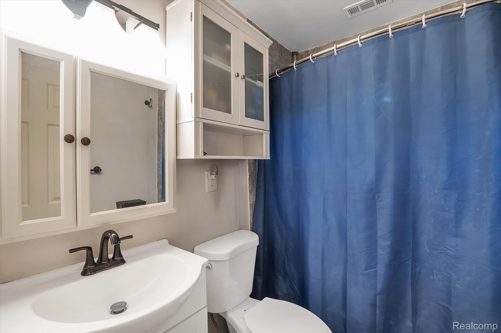 9325 Old Lee Road Brighton, MI 48116 - Photo 16 of 22 19-9325 Old Lee Rd-windowstill-realestate-photography-19.jpg