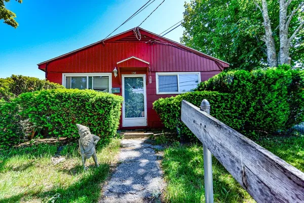 $550,000 | 15 Ludlow Road, Middletown, RI 02842