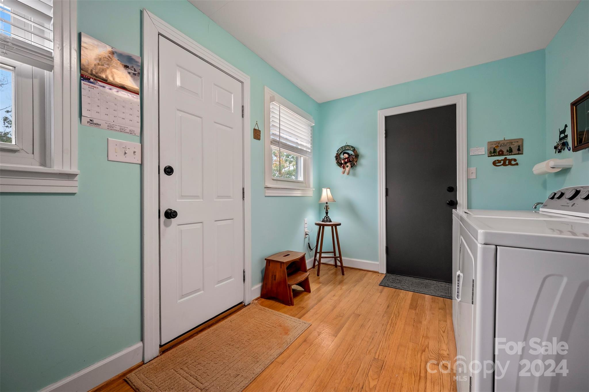 690-684 Chimney Rock Road Rutherfordton, NC 28139 - Photo 19 of 39 a room with a bed and a mirror