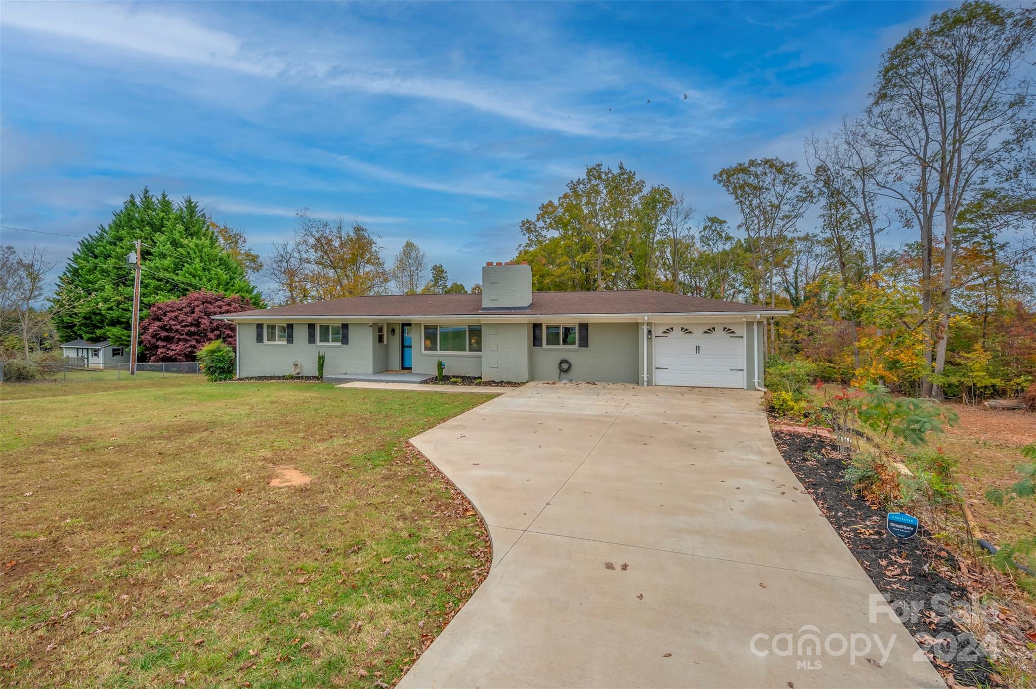 690-684 Chimney Rock Road Rutherfordton, NC 28139 - Photo 2 of 39 a front view of house with yard