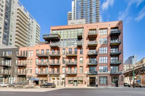 $424,900 | 300 West Grand Avenue, Unit 210, Chicago, IL 60654