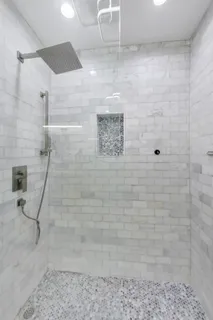 $424,900 | 300 West Grand Avenue, Unit 210, Chicago, IL 60654