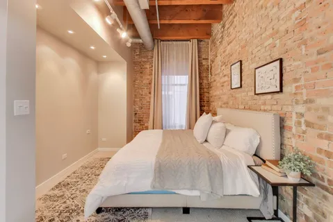 $424,900 | 300 West Grand Avenue, Unit 210, Chicago, IL 60654