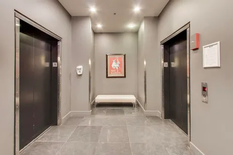 $424,900 | 300 West Grand Avenue, Unit 210, Chicago, IL 60654