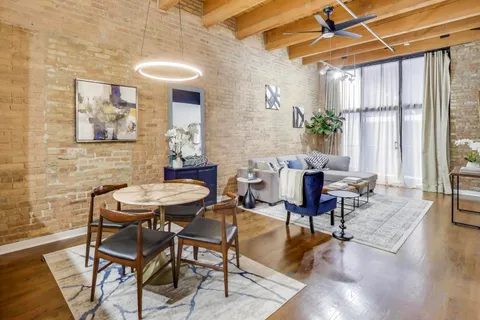 $424,900 | 300 West Grand Avenue, Unit 210, Chicago, IL 60654