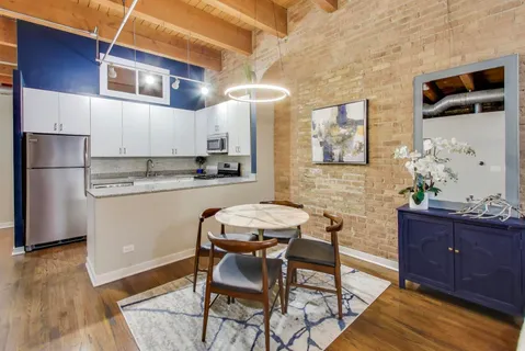 $424,900 | 300 West Grand Avenue, Unit 210, Chicago, IL 60654