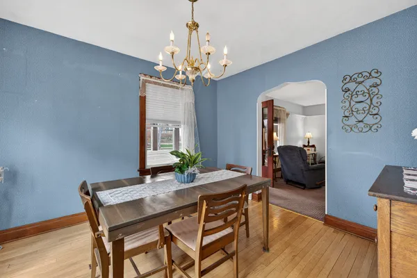 $400,000 | 407 North Arlington Heights Road, Arlington Heights, IL 60004