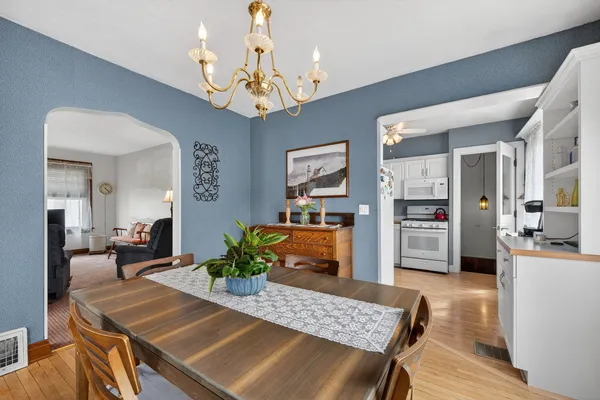 $400,000 | 407 North Arlington Heights Road, Arlington Heights, IL 60004