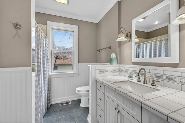 $400,000 | 407 North Arlington Heights Road, Arlington Heights, IL 60004