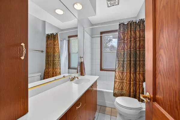 $400,000 | 407 North Arlington Heights Road, Arlington Heights, IL 60004