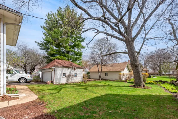 $400,000 | 407 North Arlington Heights Road, Arlington Heights, IL 60004