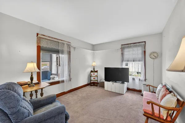 $400,000 | 407 North Arlington Heights Road, Arlington Heights, IL 60004