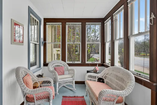$400,000 | 407 North Arlington Heights Road, Arlington Heights, IL 60004