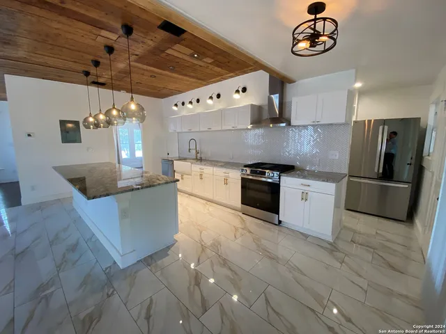 $2,500 | 109 Magnolia Drive, San Antonio, TX 78212