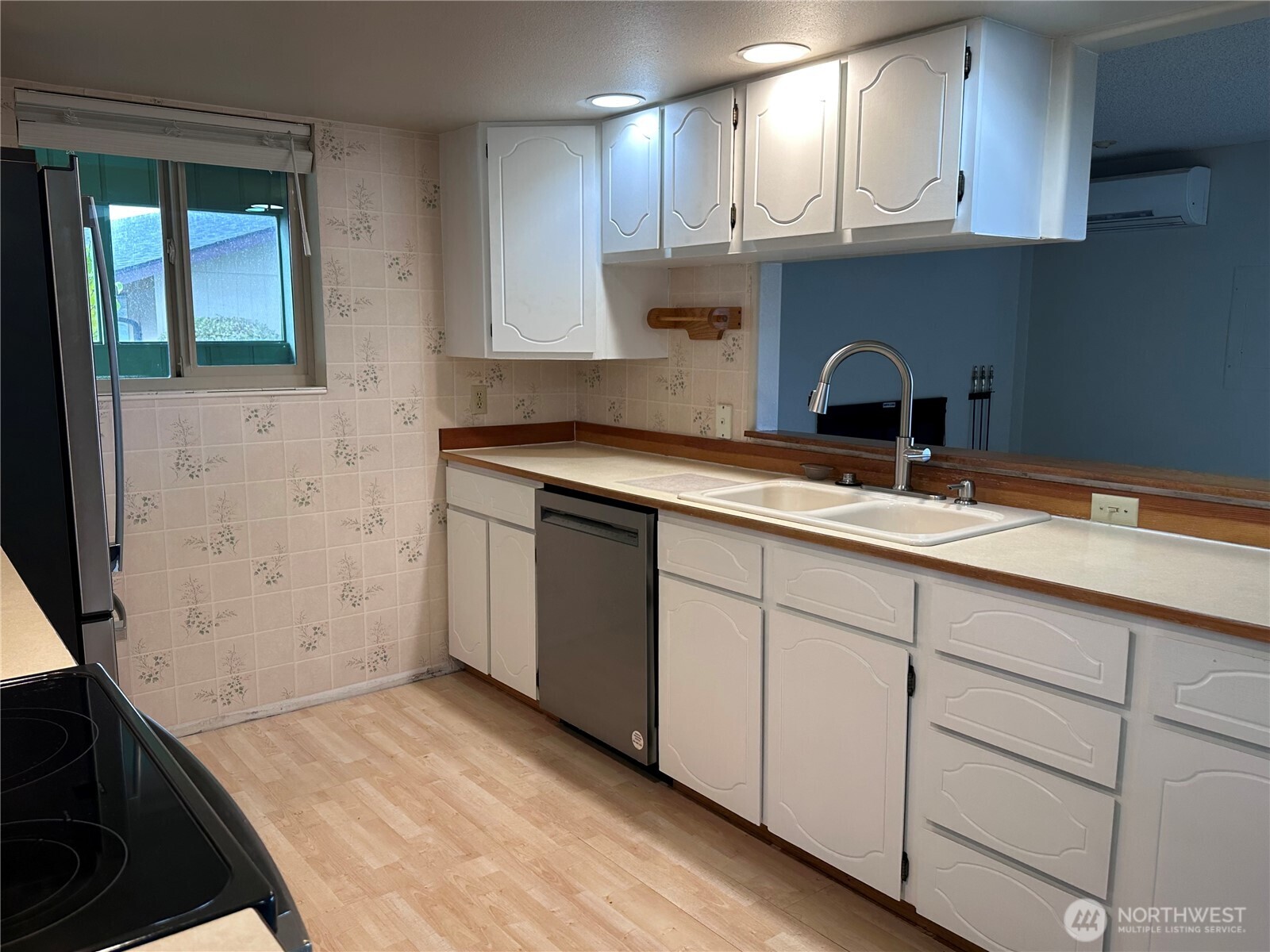 1301 South 3rd Avenue, Unit 7D Sequim, WA 98382 - Photo 14 of 32 a kitchen with a sink cabinets and a window