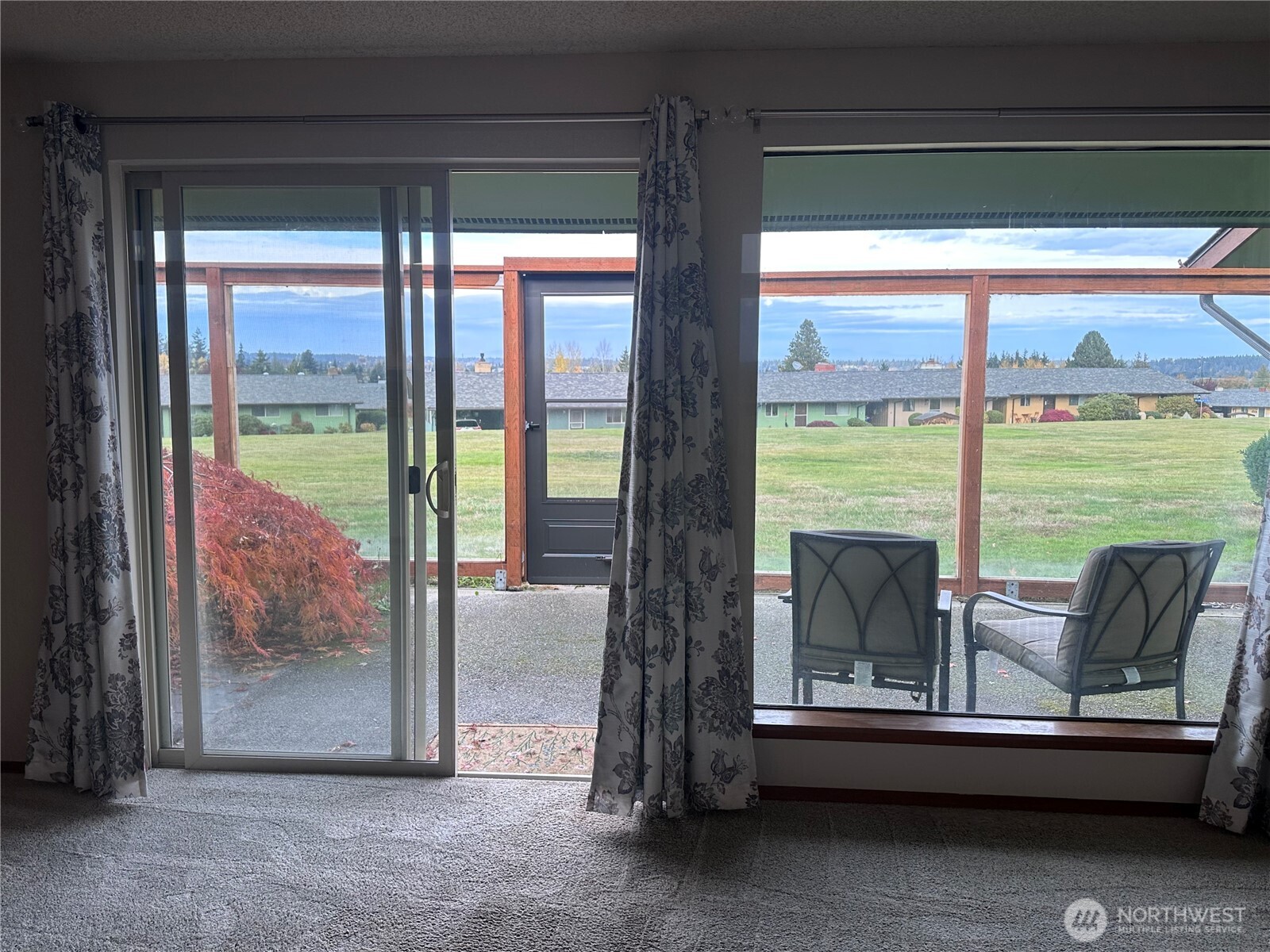 1301 South 3rd Avenue, Unit 7D Sequim, WA 98382 - Photo 20 of 32 a view of outdoor space and living room